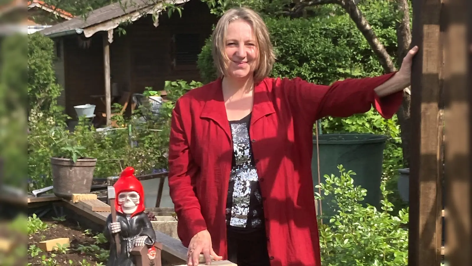 Martina Pahr liest im Kulturzentrum aus ihrem Schrebergartenkrimi „Wer die Kohlmeise stört“. (Foto: Martina Pahr)