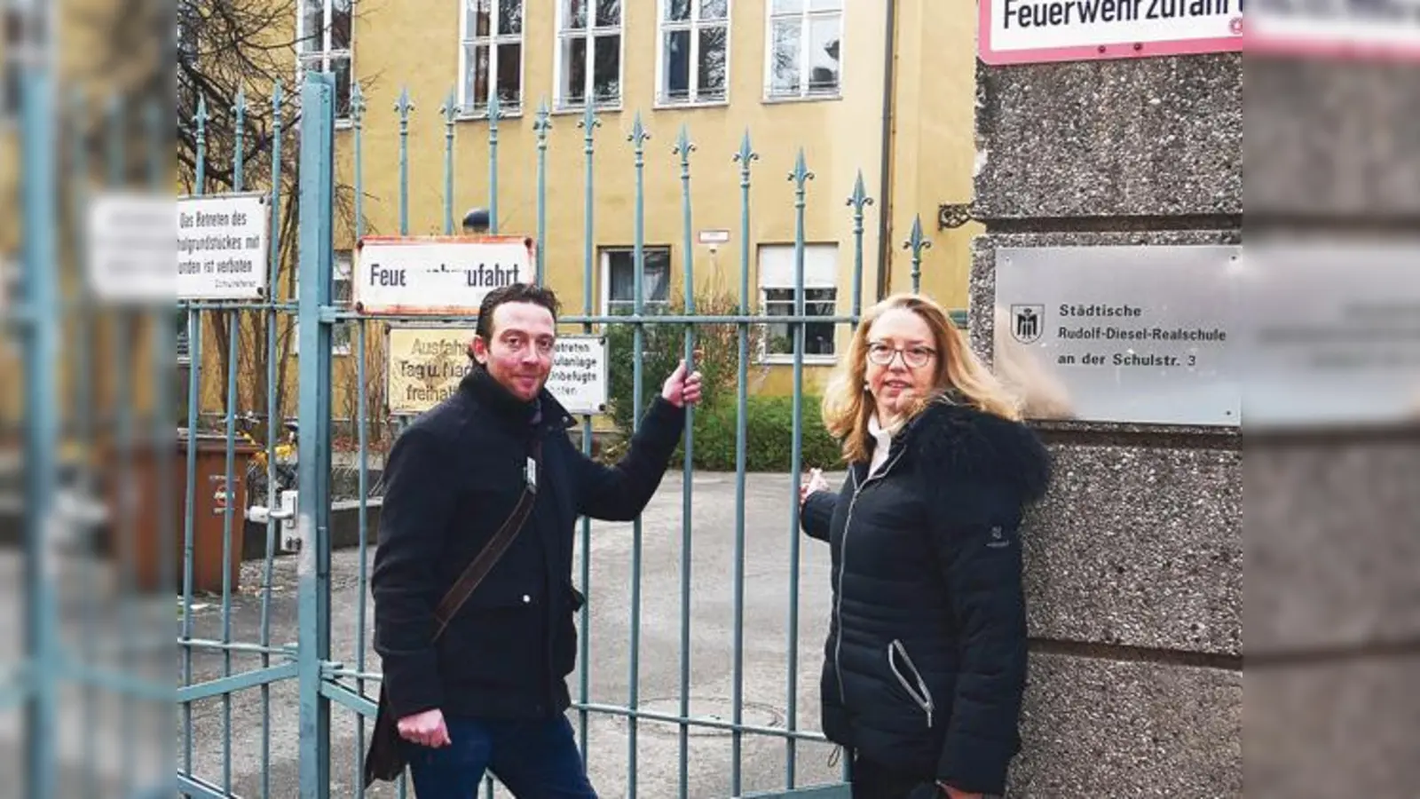 Schimmelbefall und marode Bausubstanz  Leo Agerer und Sabine Nasko fordern Neubau.  (Foto: VA)