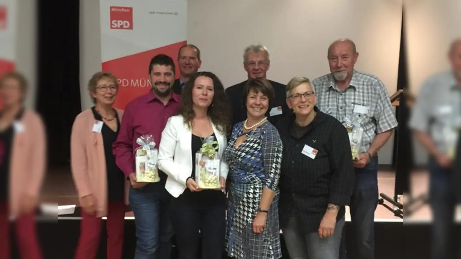 Bei der Verleihung anwesende: vorne Heide Rieke, Florian Sachs, Taissa Jazenko, Diana Stachowitz, Manuela Massaquoi, hinten Markus Auerbach, Klaus Mai, Wolfgang Limmer.  (Foto: Diana Stachowitz)