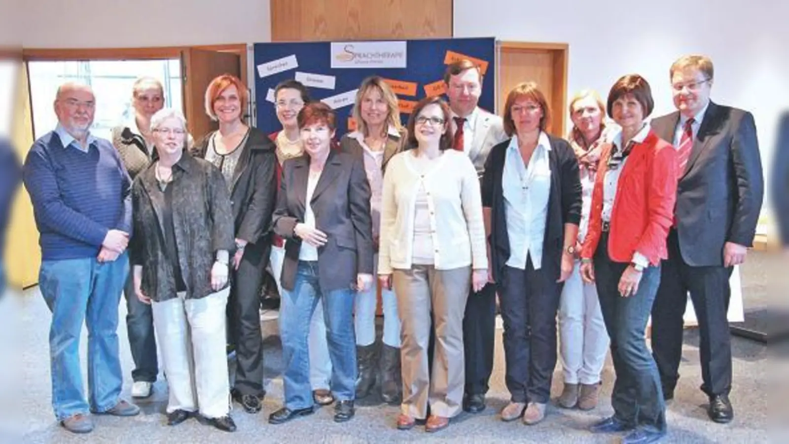 Von  (Foto: Heino Hanke, Monika Bouchareb, Barbara Teves, Maren Klenke, Juliana Ammer, Brigitte Scholle, Ines Merrahi, Sabine und Andreas Hanamann, Renate Hergeth, Christine Blank, Ruth Leibnitz und Alfred Foistner.)