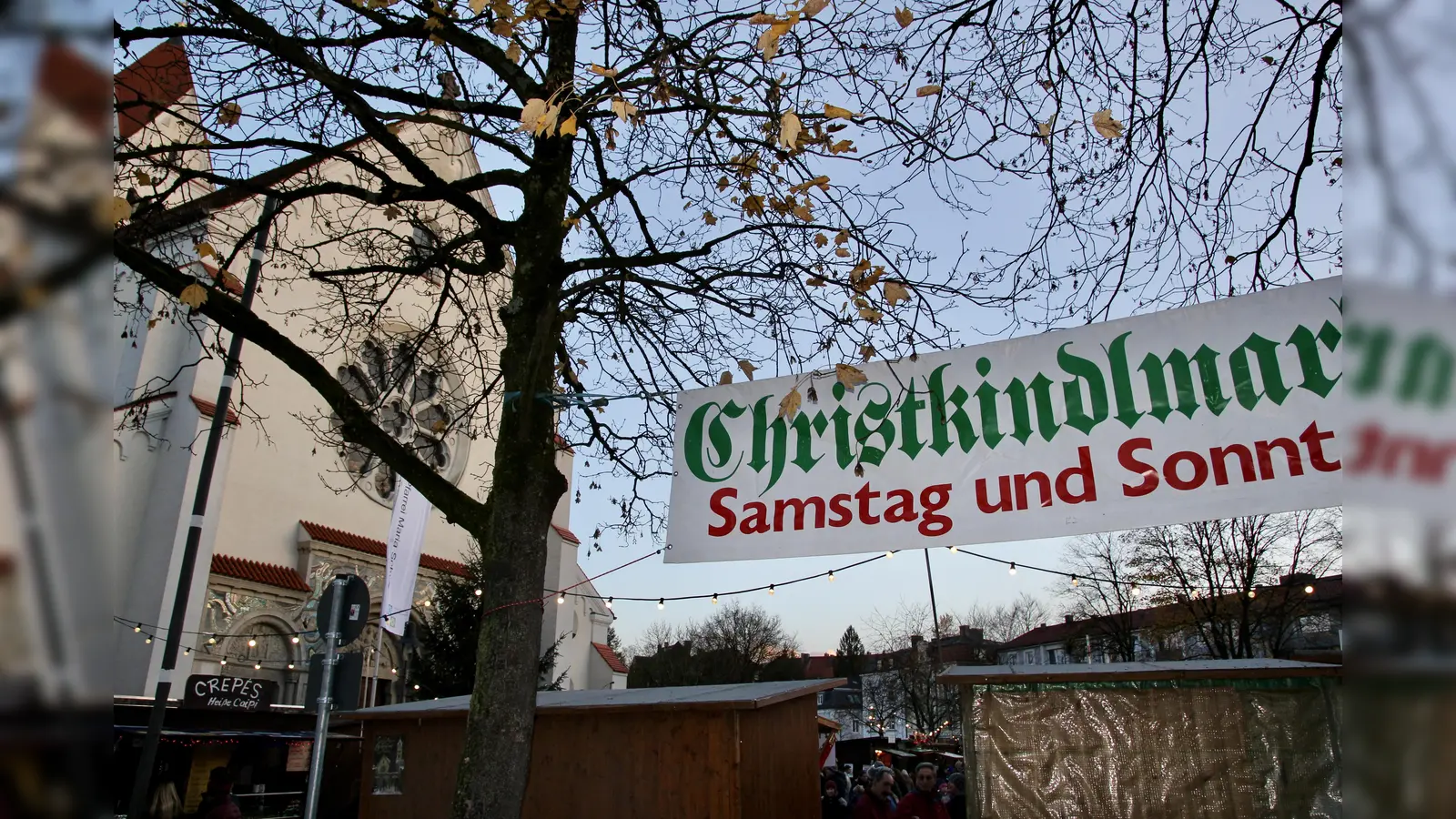 Einer geht noch: Der Pasinger Christkindlmarkt bietet noch einen freien Stand für Kunstgewerbe, Weihnachtsdeko oder ähnliches an. Interessenten können sich gern bewerben. (Foto: us)
