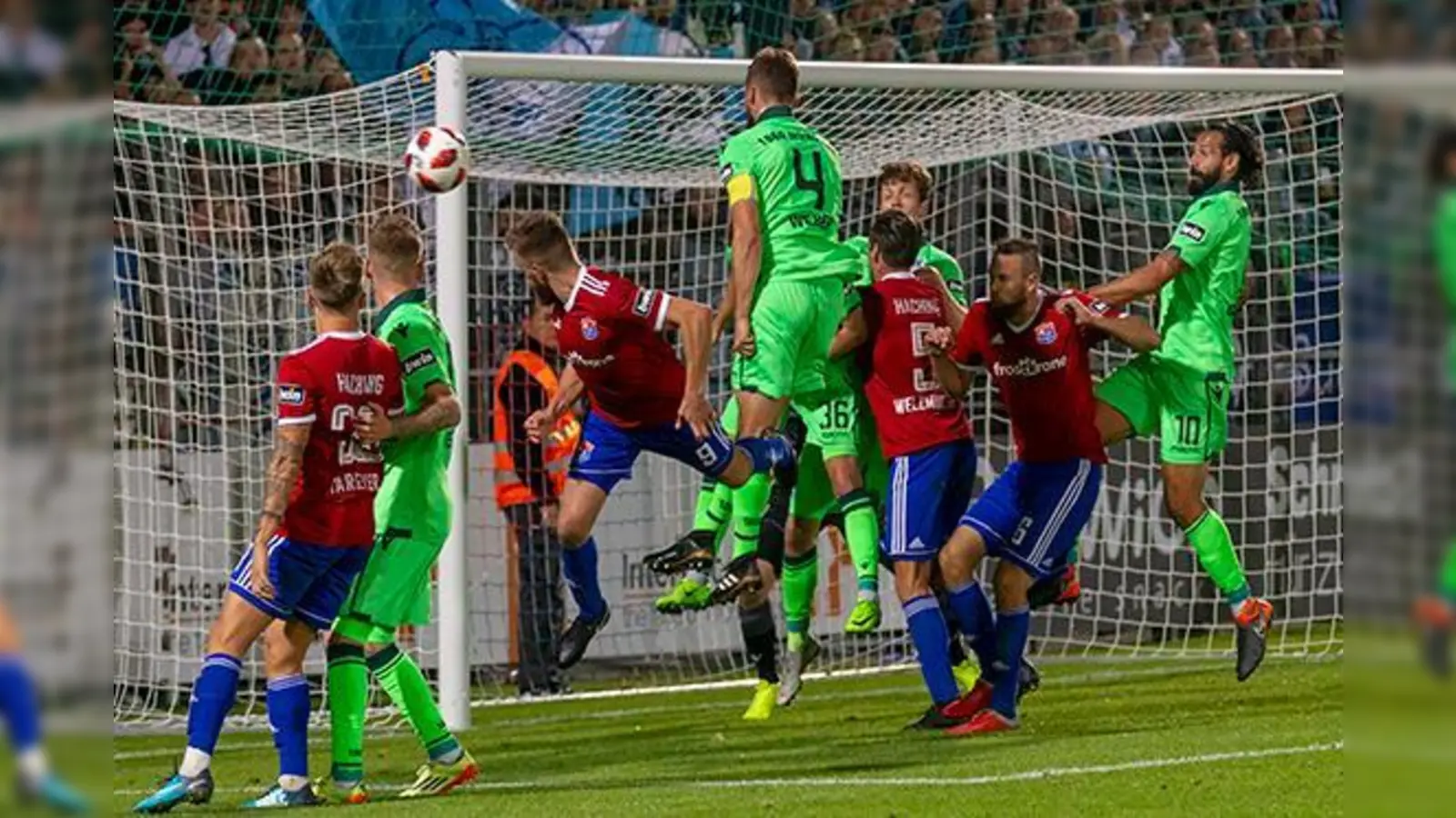 Hartes Ringen: Die Löwen in Unterhaching.  (Foto: Anne Wild)