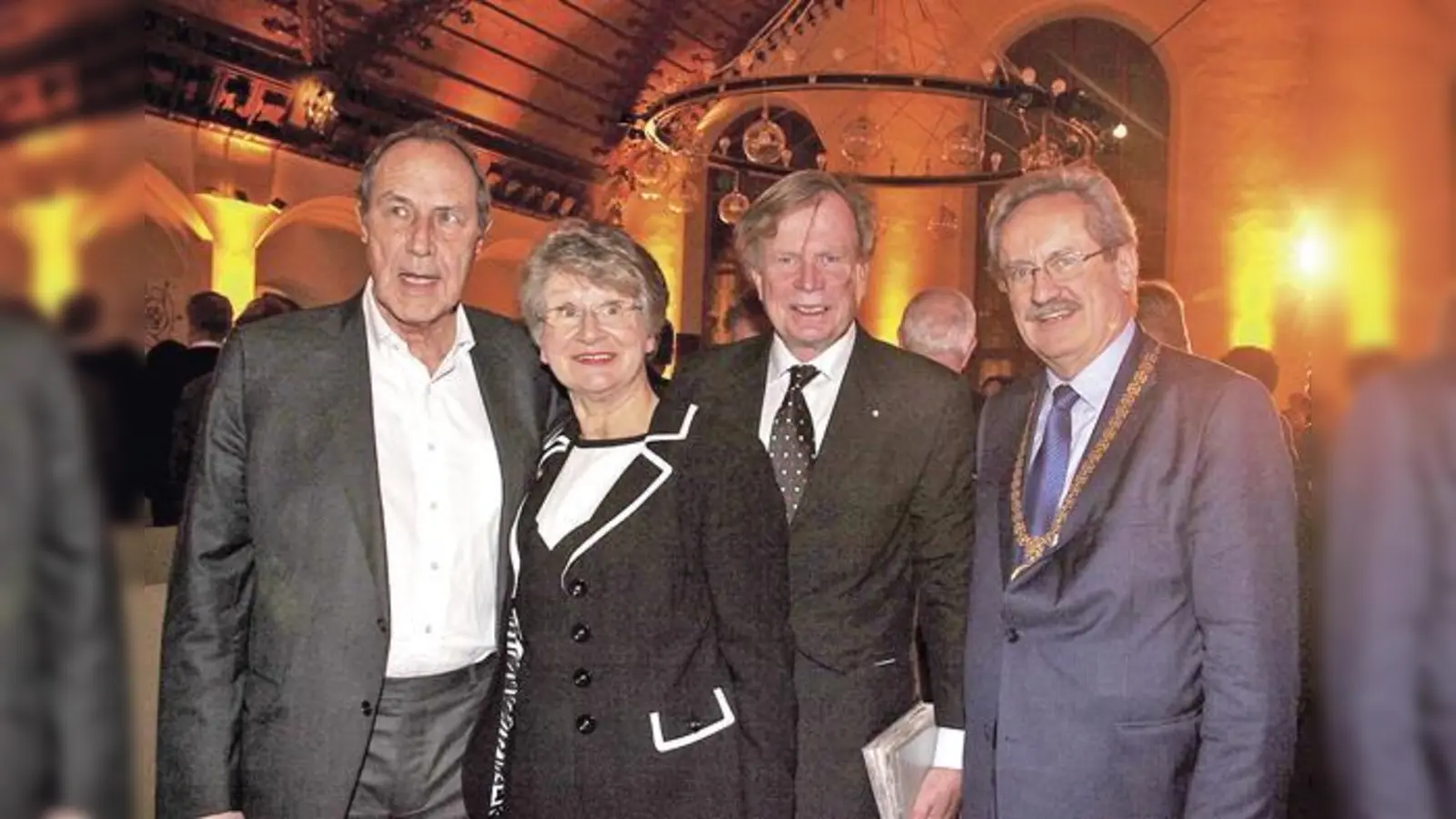 Michael Krüger, Gertraud Burkert und Bruno Reichert wurden von Oberbürgermeister  Christian Ude zu Ehrenbürgern ernannt.  (Foto: Michael Nagy/Presseamt München)