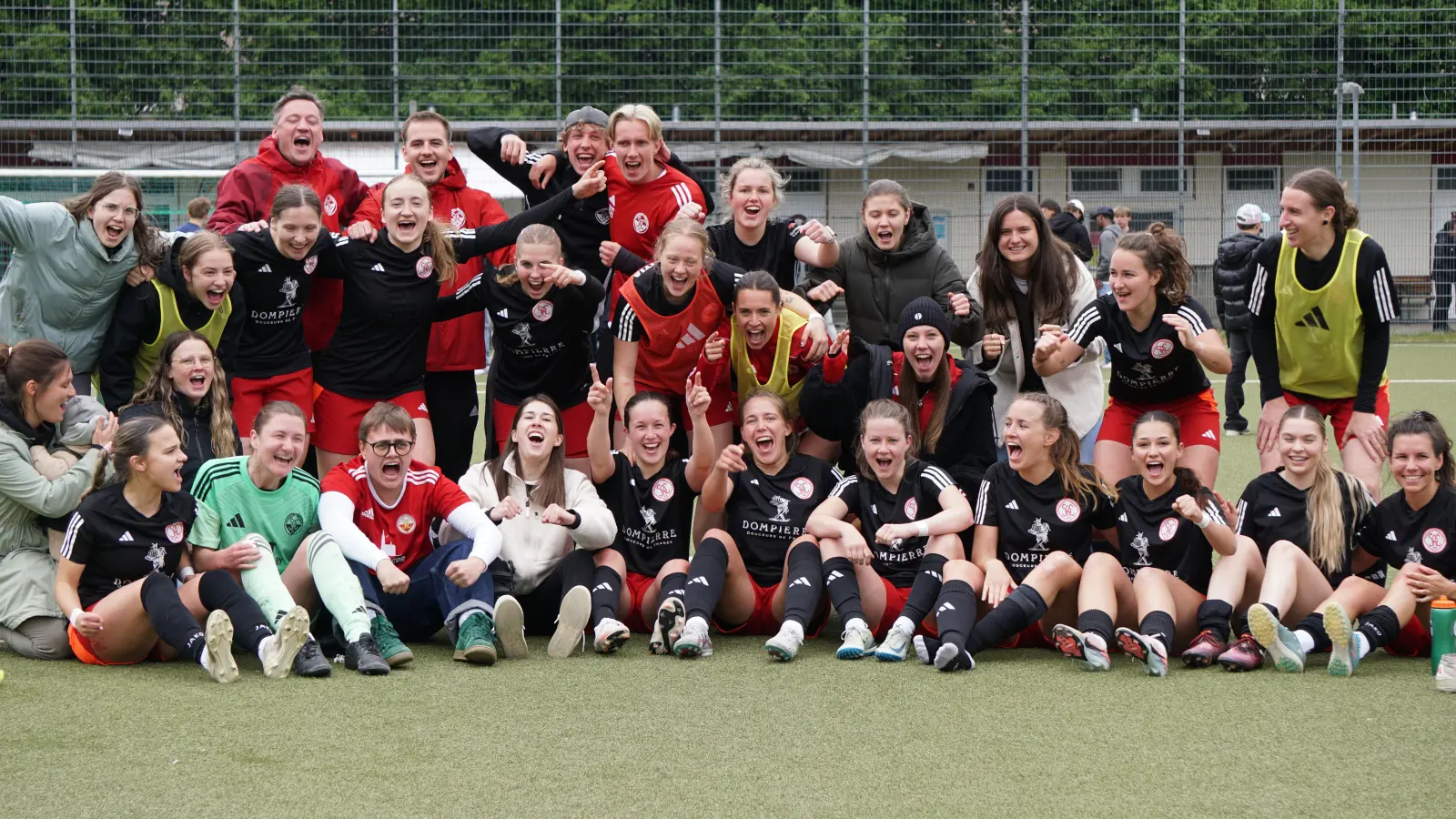 Große Freude nach dem Sieg im Halbfinale: Jetzt haben die Frauen des SC Amicitia München ein „Pokalfinale dahoam” - es ist das größte Spiel in der Vereinsgeschichte. (Archivbild: SC Amicitia München)