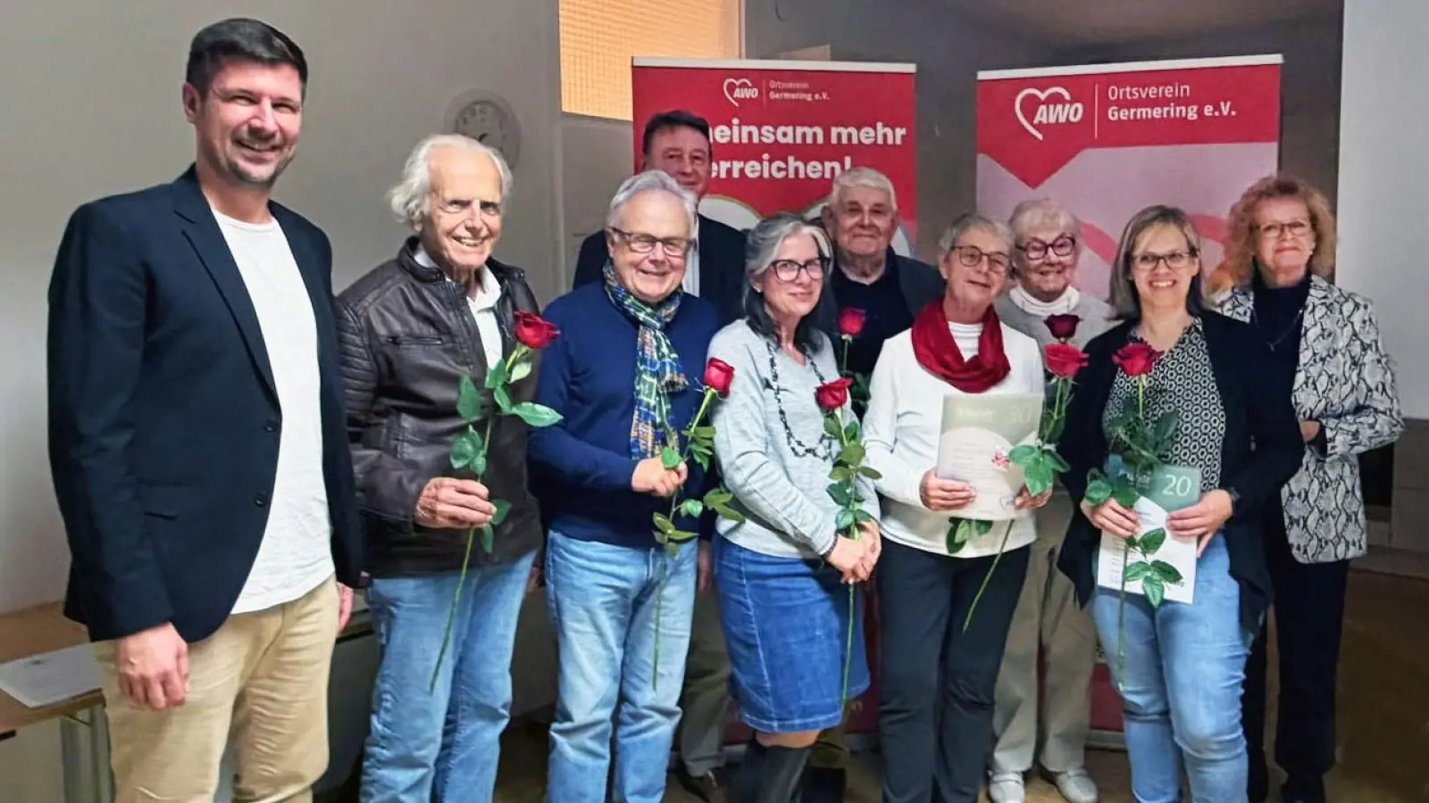 (von links): Daniel Liebetruth (Vorsitzender),&nbsp;Heinz Wichert, Klaus-Dieter&nbsp;Schiffauer, Peter Falk (Kreisvorsitzender der AWO&nbsp;FFB), Saskia Schon (Geschäftsführung), Dieter Müller, Ursula Leis, Renate Müller, Sandra Haseneder-Hnat,&nbsp;Sabine Schomburg (Vorsitzende).&nbsp; (Foto: AWO)