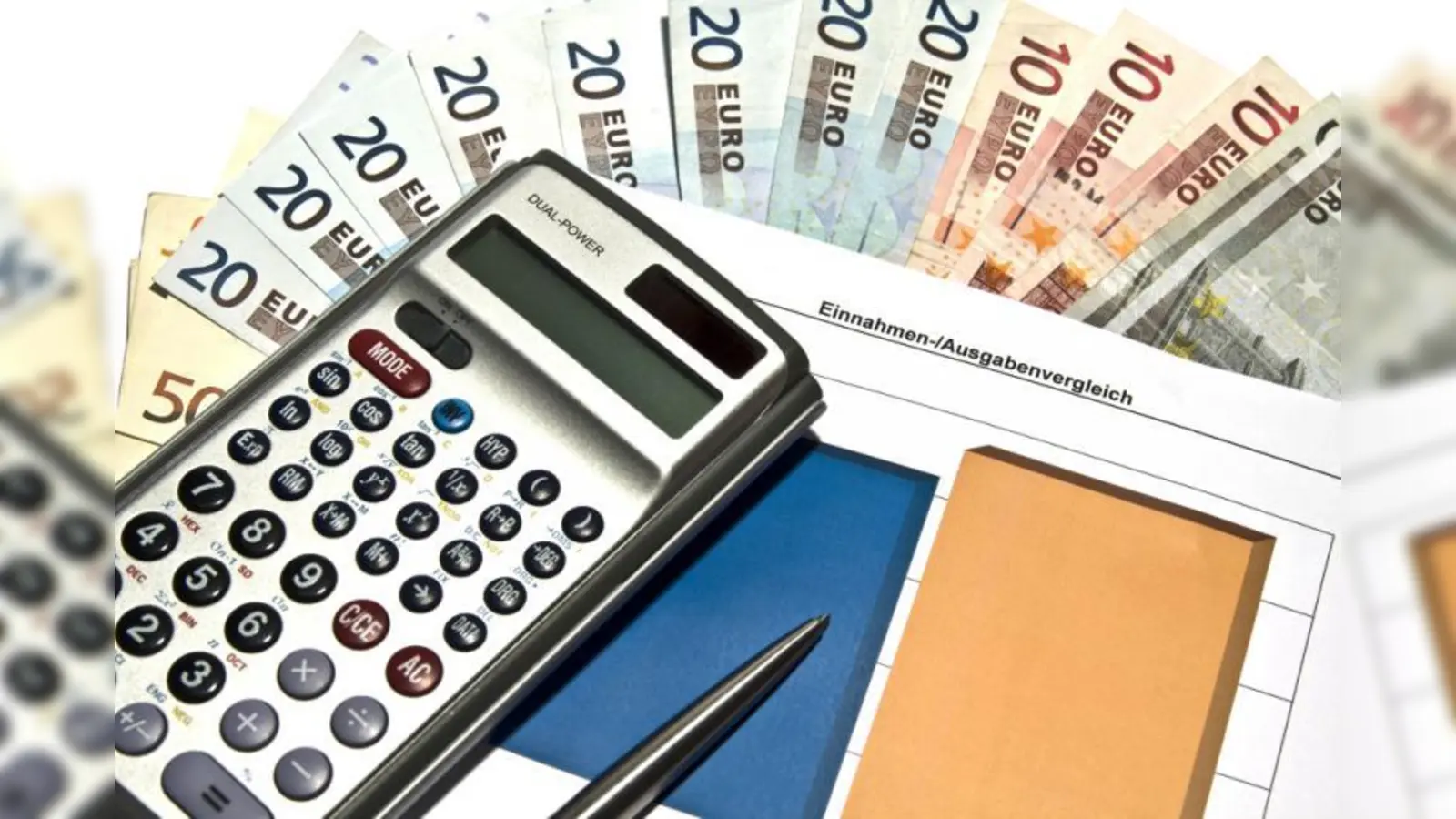 Um Werbungskosten in der Steuererklärung geltend machen zu können, müssen Belege und Quittungen aufbewahrt werden. (Foto: Thorben Wengert/pixelio.de)