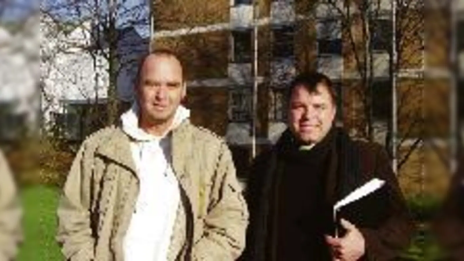 Andreas Knörle (links) und Hans Reder (rechts) kämpfen um die Freiflächen beim Gesundheitsamt an der Kreuzung Dachauer  (Straße/Gabelsbergerstraße.Foto: js)