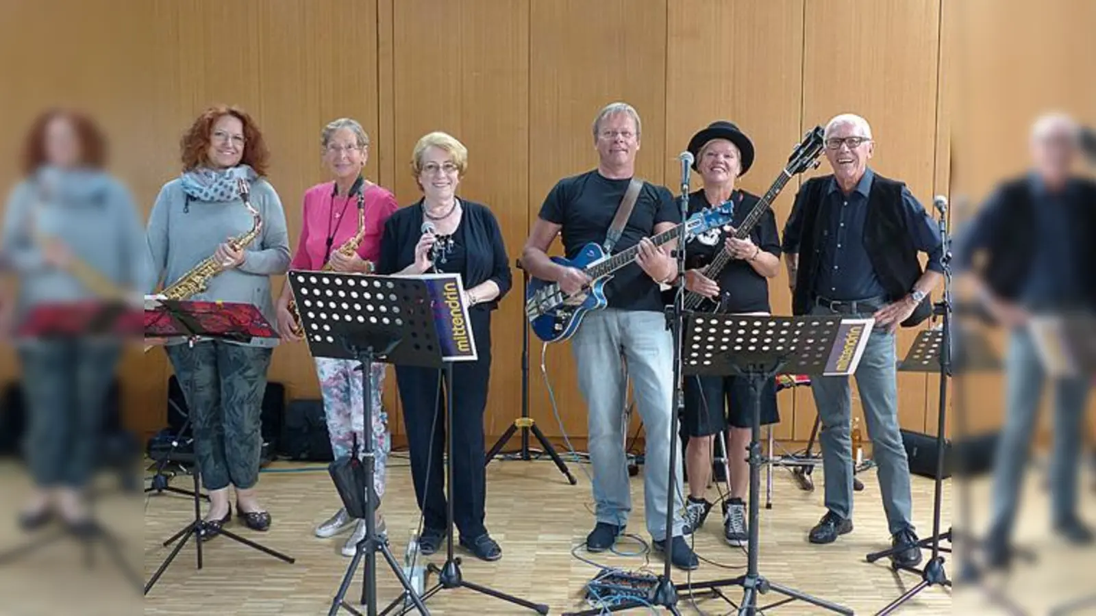 Die Band »Mittendrin« (v. l.): Trudy Dorn, Heidi Mullack, Christine Raschbichler, Wolfgang Fritsch, Heide und Werner Schmidts. 	 (Foto: privat)