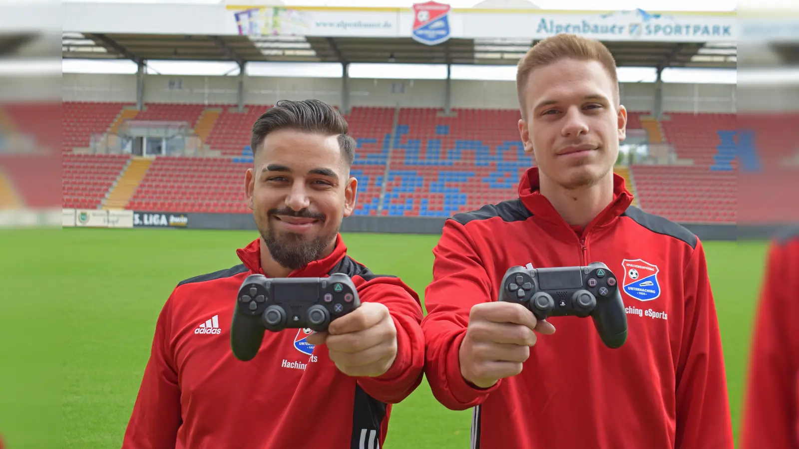 Ab sofort werden Nick Holste (rechts) und Ramazan Elmas für Haching im Spiel FIFA auf der Playstation spielen.  (Foto: Verein)