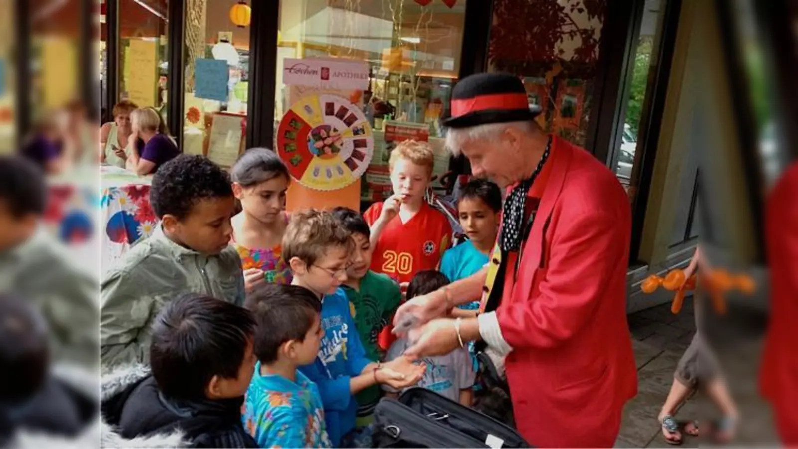 Für die kleinen Besucher gab es unter anderem einen Zauber-Clown, der sehr gut bei den zahlreichen  Buben und Mädchen ankam.	 (Foto: VA)