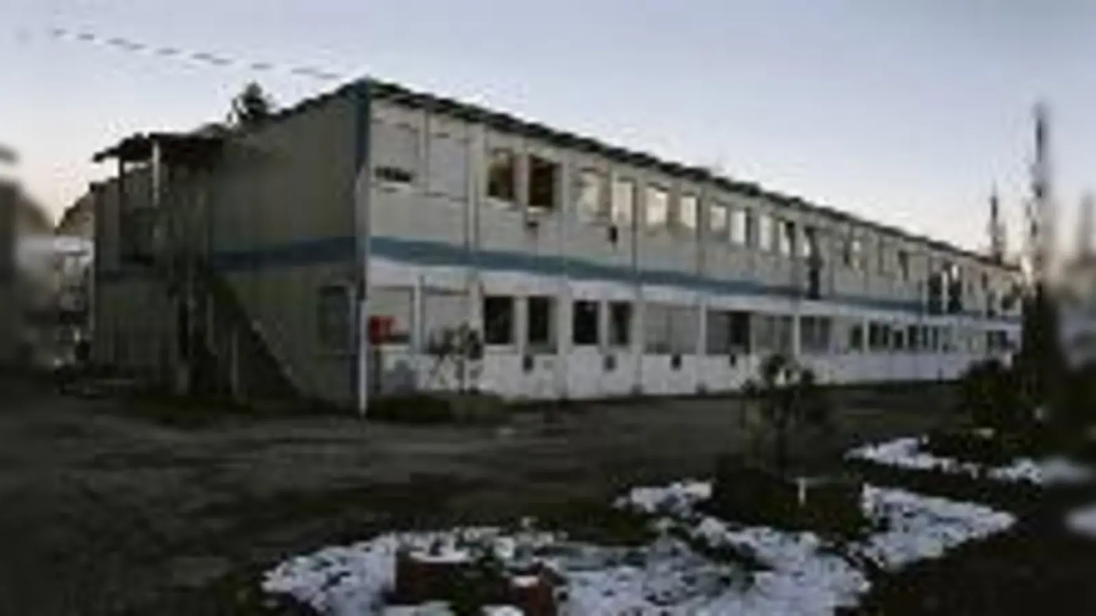 Die Container an der Rosenheimer Straße sind inzwischen 17 Jahre alt und in miserablem Zustand.  (Foto: Grüne)