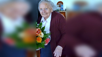 Anneliese Wirsching, hier an ihrem 102. Geburtstag, verstarb am 18. März 2018. (Foto: Beate Bentele)