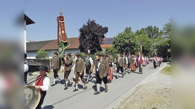 Die ganze Gemeinde war auf den Beinen als die Schützen ihr Jubiläum feierten.	 (Foto: Rittler)