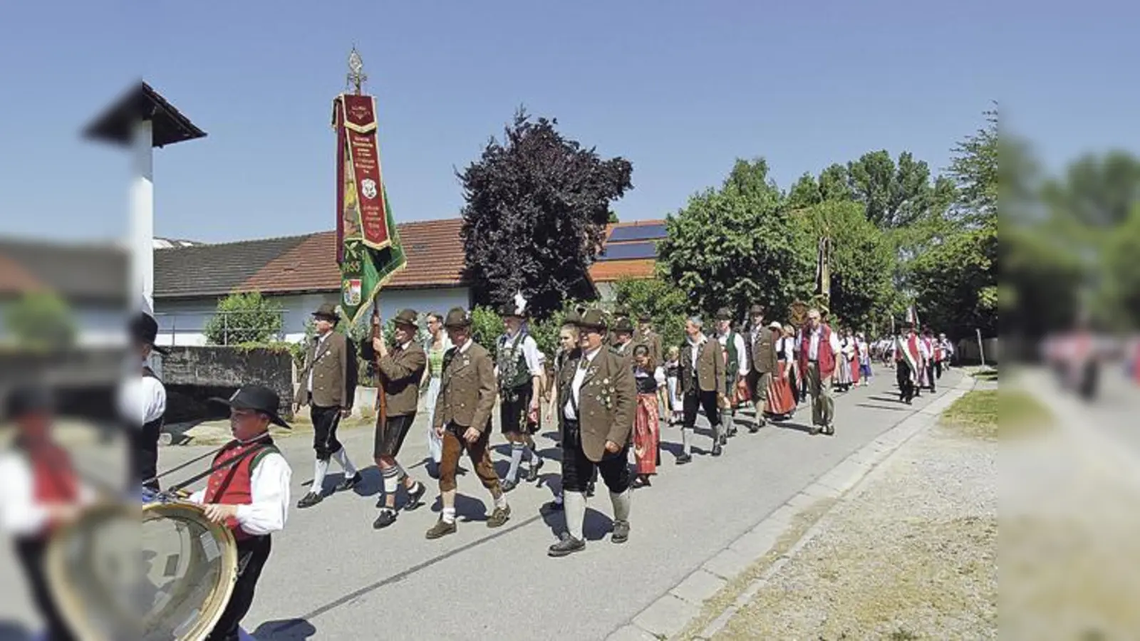 Die ganze Gemeinde war auf den Beinen als die Schützen ihr Jubiläum feierten.	 (Foto: Rittler)