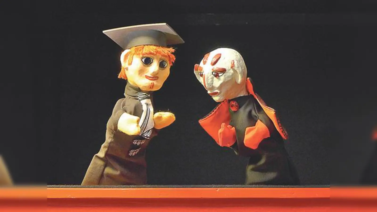 Faust und Mephisto im Puppenspiel für Erwachsene, das am 29. Juni, zu sehen ist. 	 (Foto: Kasperls Spuikastl)