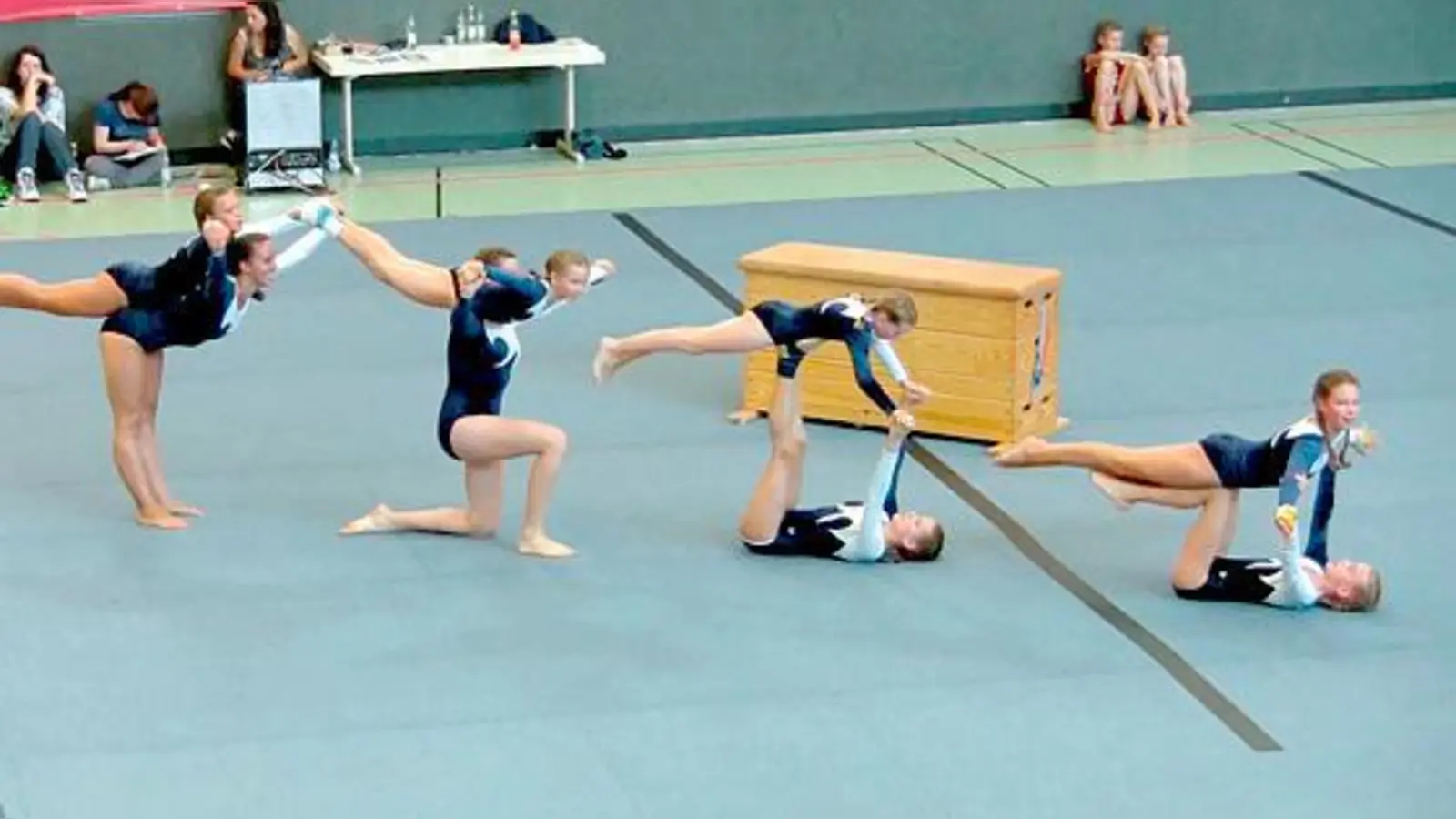 KGW-Turngruppe (v.l.) Greta, Aniek, Rebecca, Aisa, Hanna, Daniela und Sophia.	 (Foto: Simone Lang)