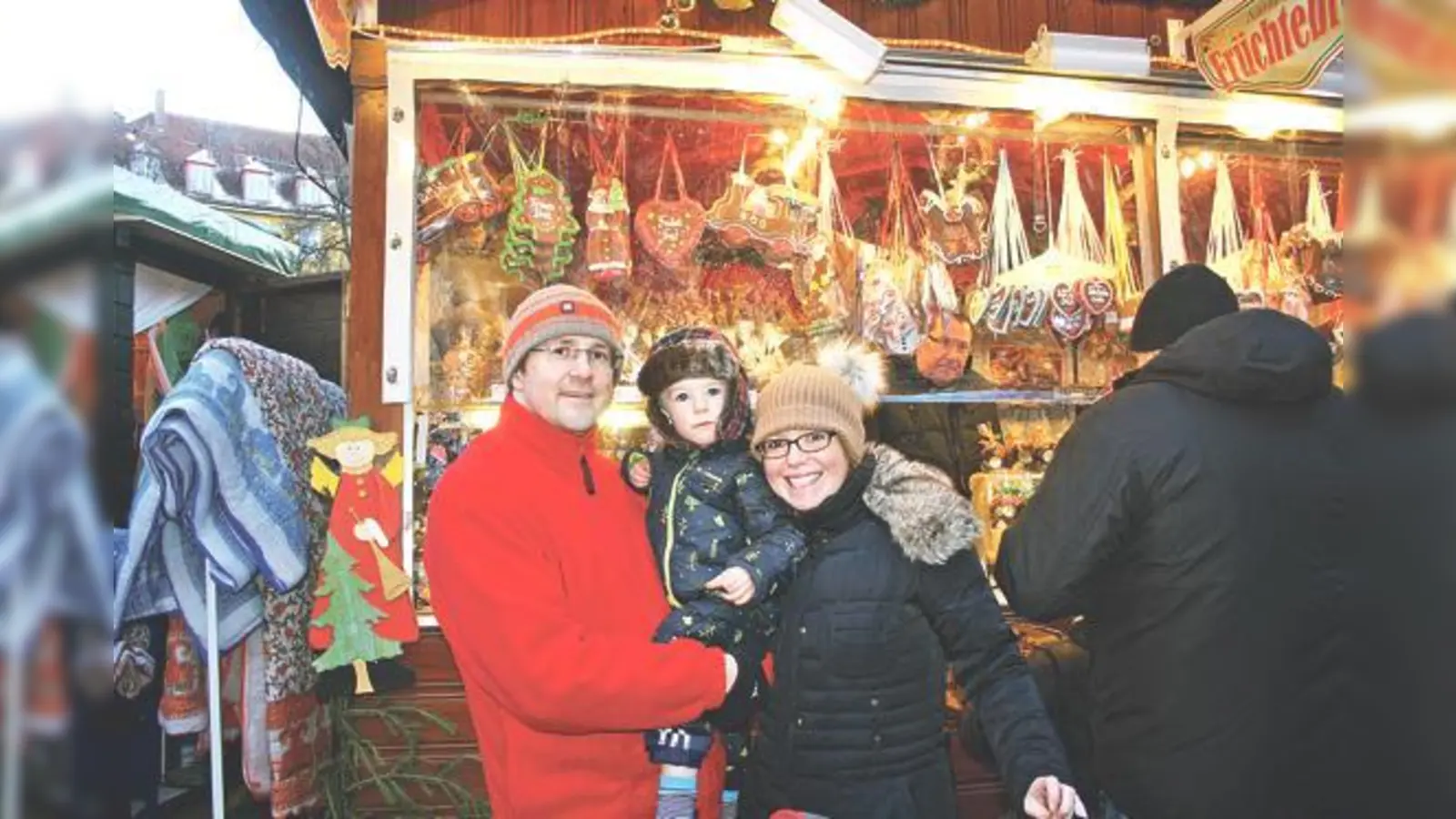 Die Haidhauser Familie Massara liebt den Weihnachtsmarkt ihres Viertels. Scott, Emma und der zweijährige Luca können sich dort nicht satt sehen.	 (Foto: js)