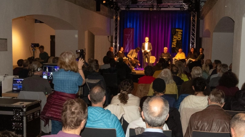 Im Kopfbau Riem findet wieder eine Diskussion statt, dazu gibt es Livemusik. (Foto: Echo e.V)