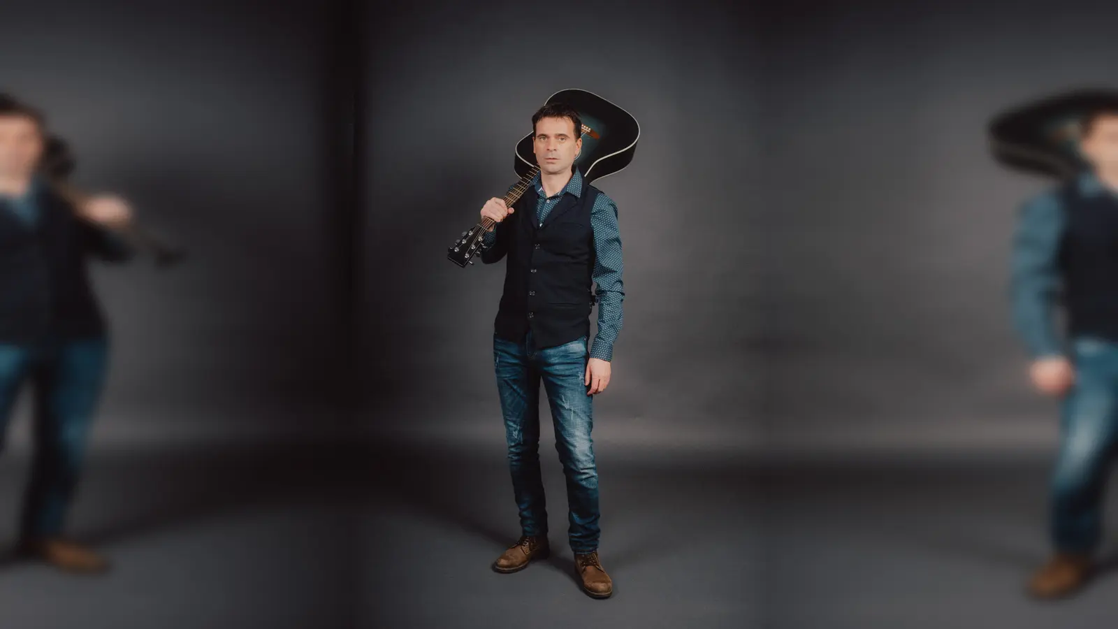 Christoph Theussl ist Münchens liebster Österreicher. Ob der Liedermacher und Lesebühnenautor diesmal singen oder lesen wird? Man kann sich überraschen lassen. (Foto: Flo Huber)