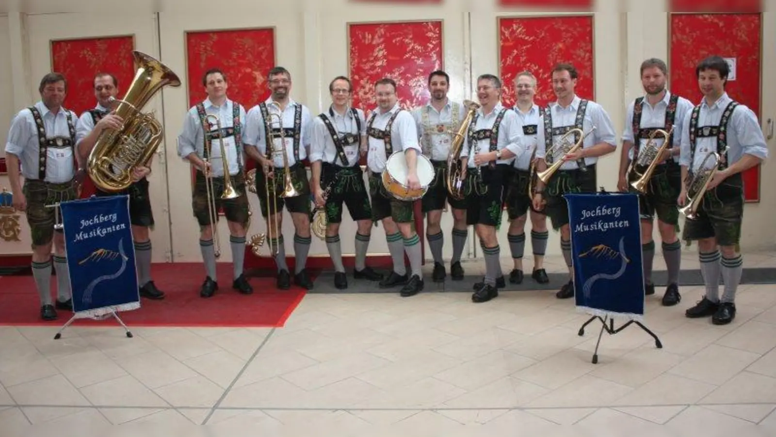 Die Jochberg Musikanten spielten im Circus Krone auf. (Foto: job)