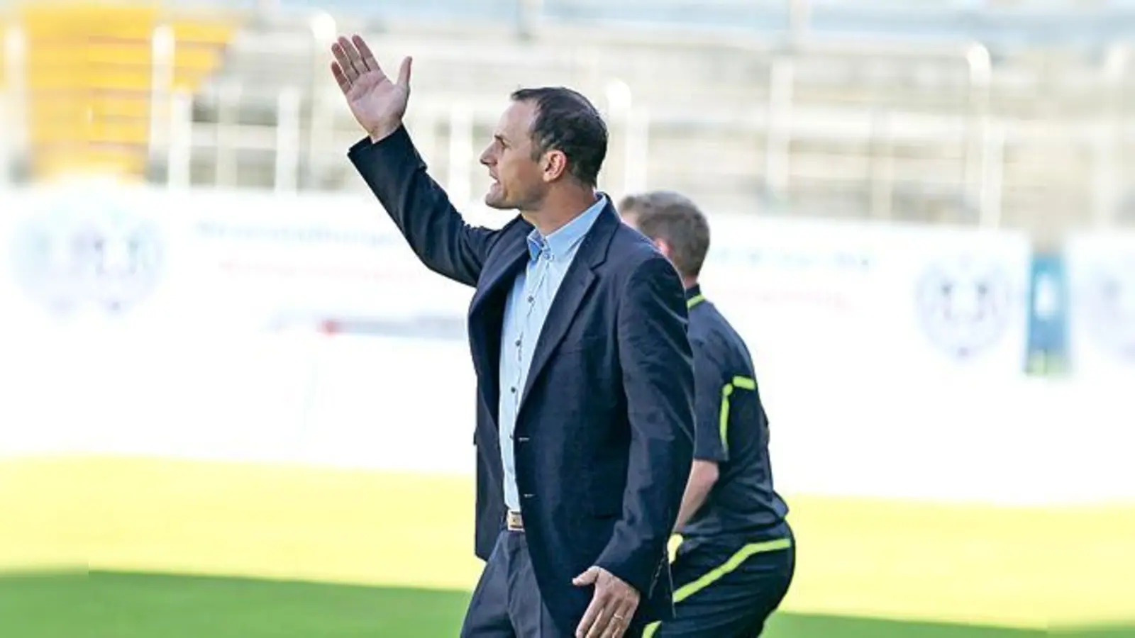 Identifikationsfigur und echte Siegermentalität: Trainer Heiko Herrlich trainiert den jüngsten Kader der Dritten Liga.	 (Foto: Daniel Glasl)