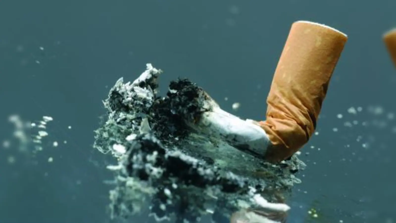 Rauchfrei ins neue Jahr: Die Bundeszentrale für gesundheitliche Aufklärung (BZgA) hilft beim Rauchstopp. (Foto: photos.com)