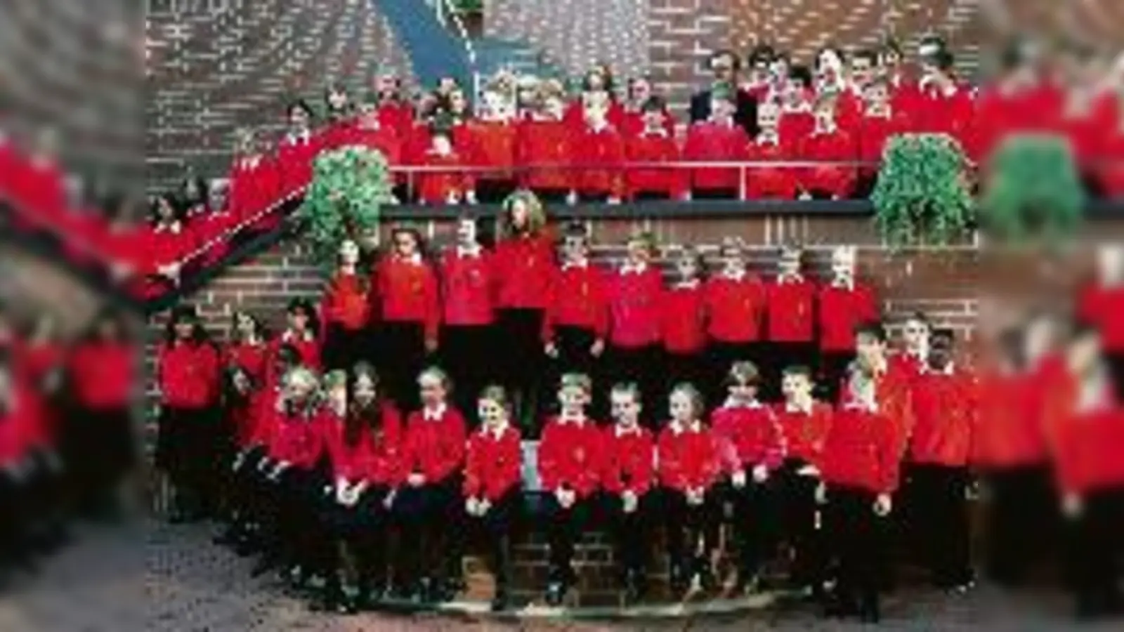 Brauchen dringend mehr Platz und suchen deshalb eine neue, bezahlbare Bleibe: die »Münchner Chorbuben« und »Münchner Chormädchen«.  (Foto: Privat)