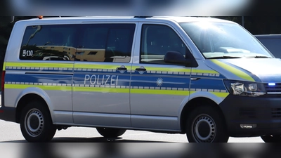 Dutzende Polizeikräfte waren bei den Wohnungsdurchsuchungen eingesetzt.  (Foto: mha)
