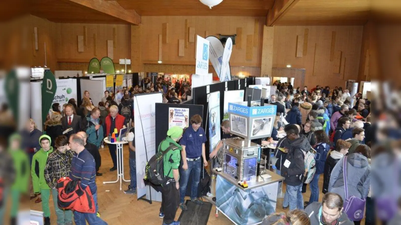Die Job-Messe in Weilheim ist stets gut besucht. Von Montag, 6., bis Freitag, 17. November, läuft die Anmeldefrist. (Foto: mka)