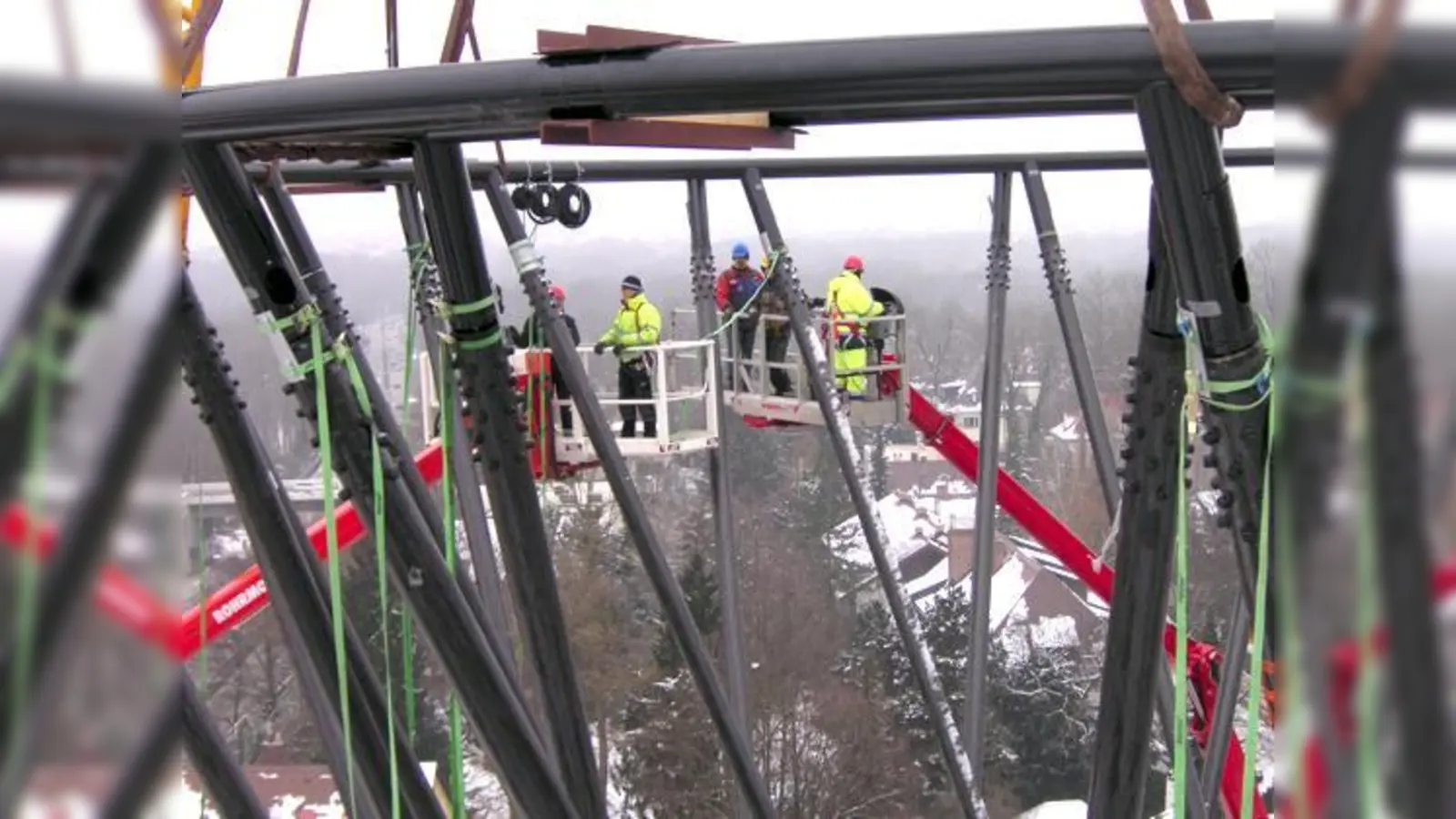 Wolfram Becker konnte auch vom Großkran aus seine Bilder schießen, ein spektakulärer Blick.	 (Foto: Becker)