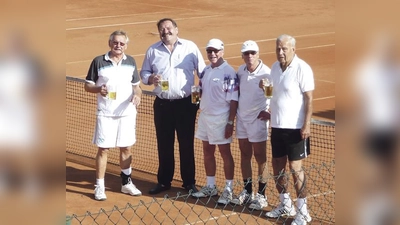 Höhepunkt des Festes war ein Doppel von vier Gründungsmitgliedern des Vereins.	 (Foto: privat)