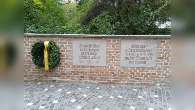 Am Mahnmal der Fasanerie wird nach dem Gottesdienst am Volkstrauertag eine Andacht gehalten.  (Foto: Verein)