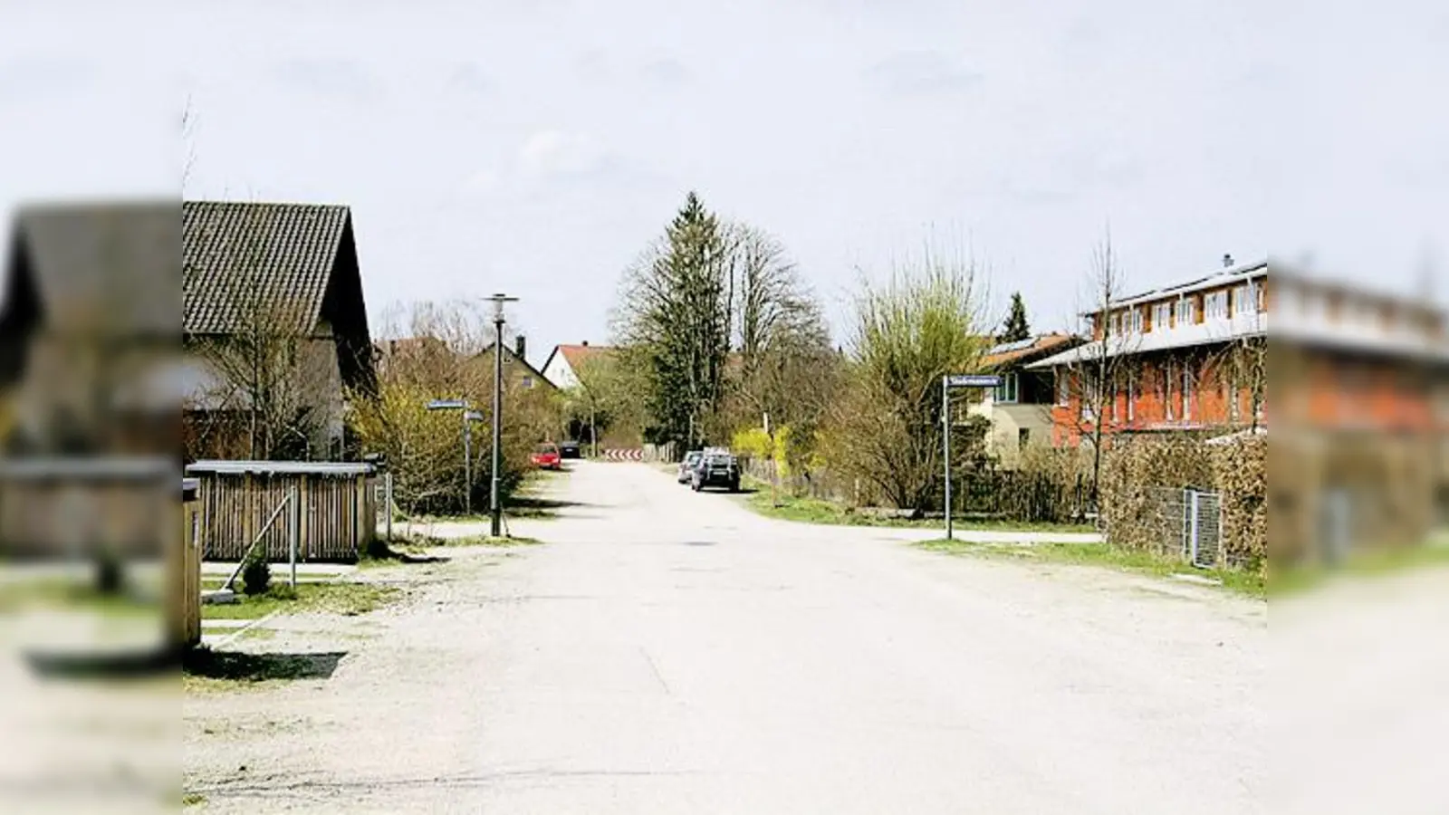 Soll ab Mitte 2010 ein verkehrsberuhigter Bereich werden: das Gebiet Anton-Braith-Straße/Stademann­straße in Perlach.   (Foto: aha)