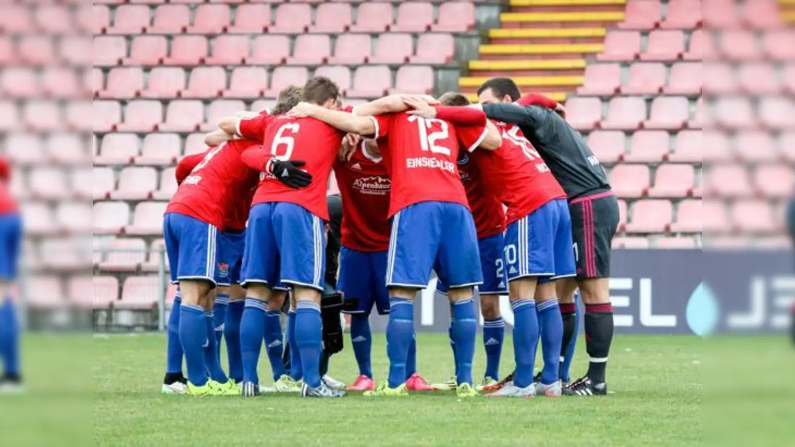Der Zusammenhalt in der Mannschaft ist intakt, auch wenn die SpVgg jetzt nicht mehr um den Aufstieg spielt.	 (Foto: Christian Riedel)