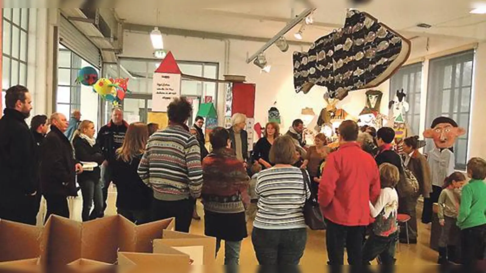 Klees Werke bestaunen und gleichzeitig Wissenswertes zu Künstler und Werk erfahren kann man bei den Führungen in der Flugwerft Oberschleißheim.	 (Foto: VA)