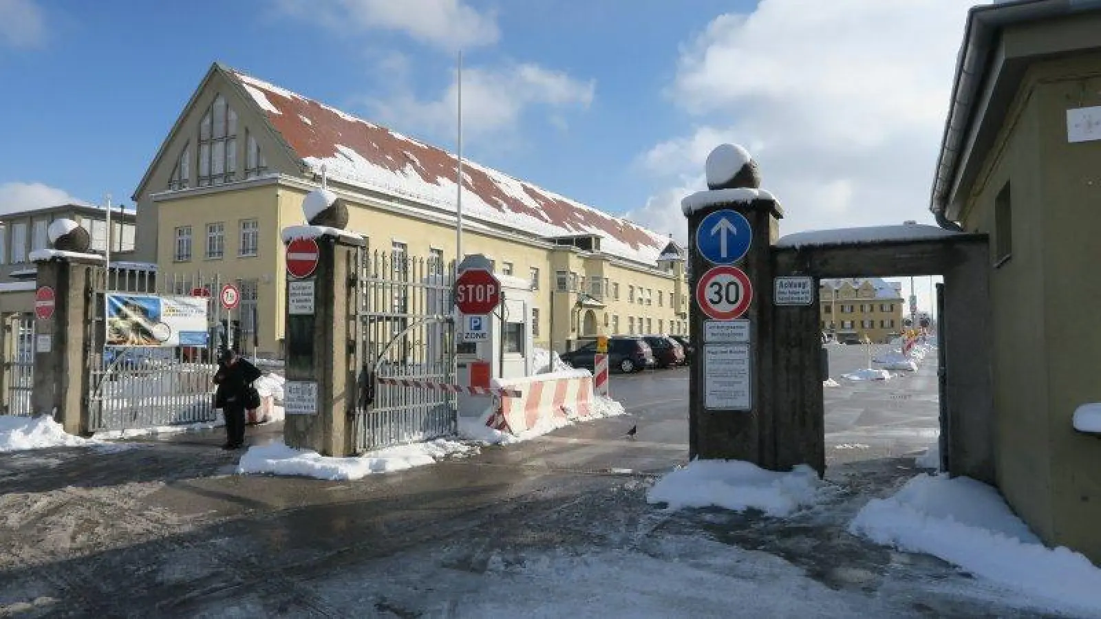 Der Großmarkthalle, hier am Eingang Thalkirchner Straße, bleibt in Sendling. (Foto: lsc)