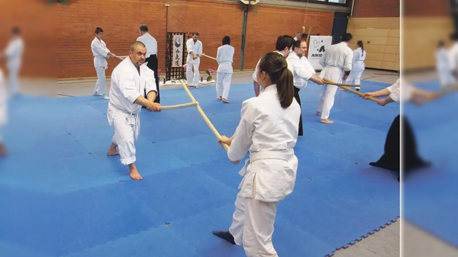 Sieht beinahe martialisch aus, aber das ist Aikido gerade nicht. Am wichtigsten sind in dieser Kampfkunst Konzentration und Körperkontrolle.	 (Foto: Verein)