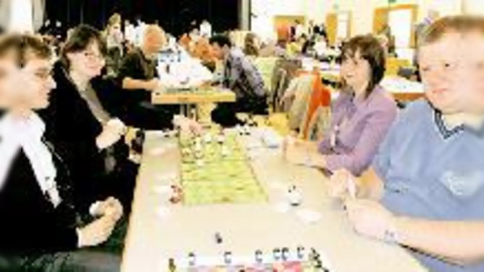 An den Spieltischen ist gute Stimmung.  (Foto: Privat)