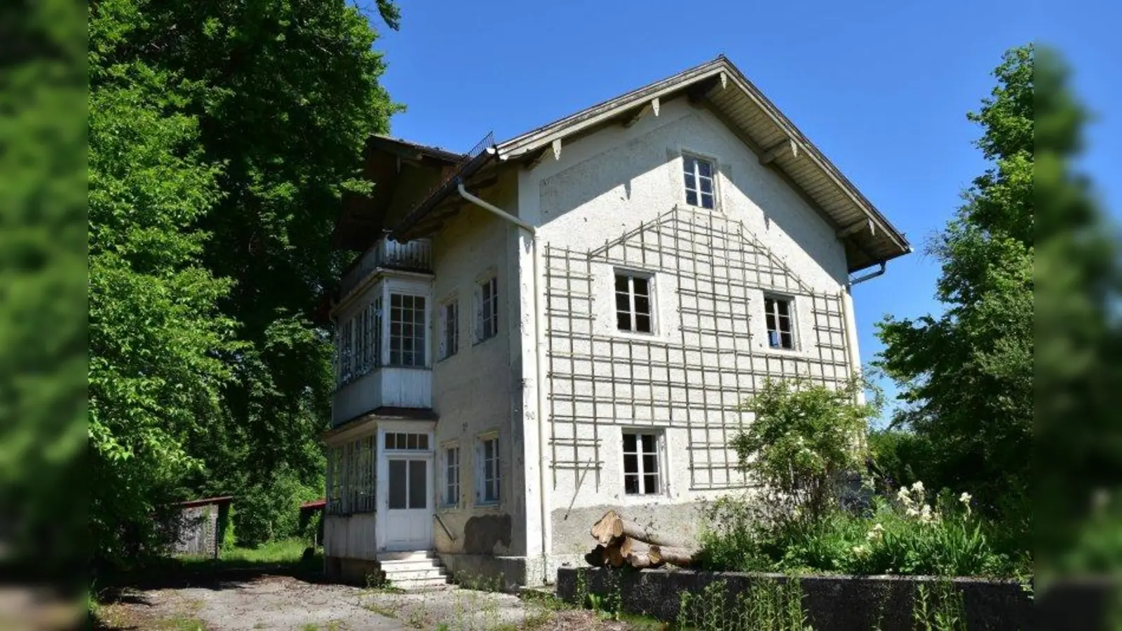 In diesem Haus am Ortsrand von Berg verbrachte der Komponist Arnold Schönberg die Sommerfrische 1911. Schade, dass es bald abgerissen werden soll. (Foto: Hauck)
