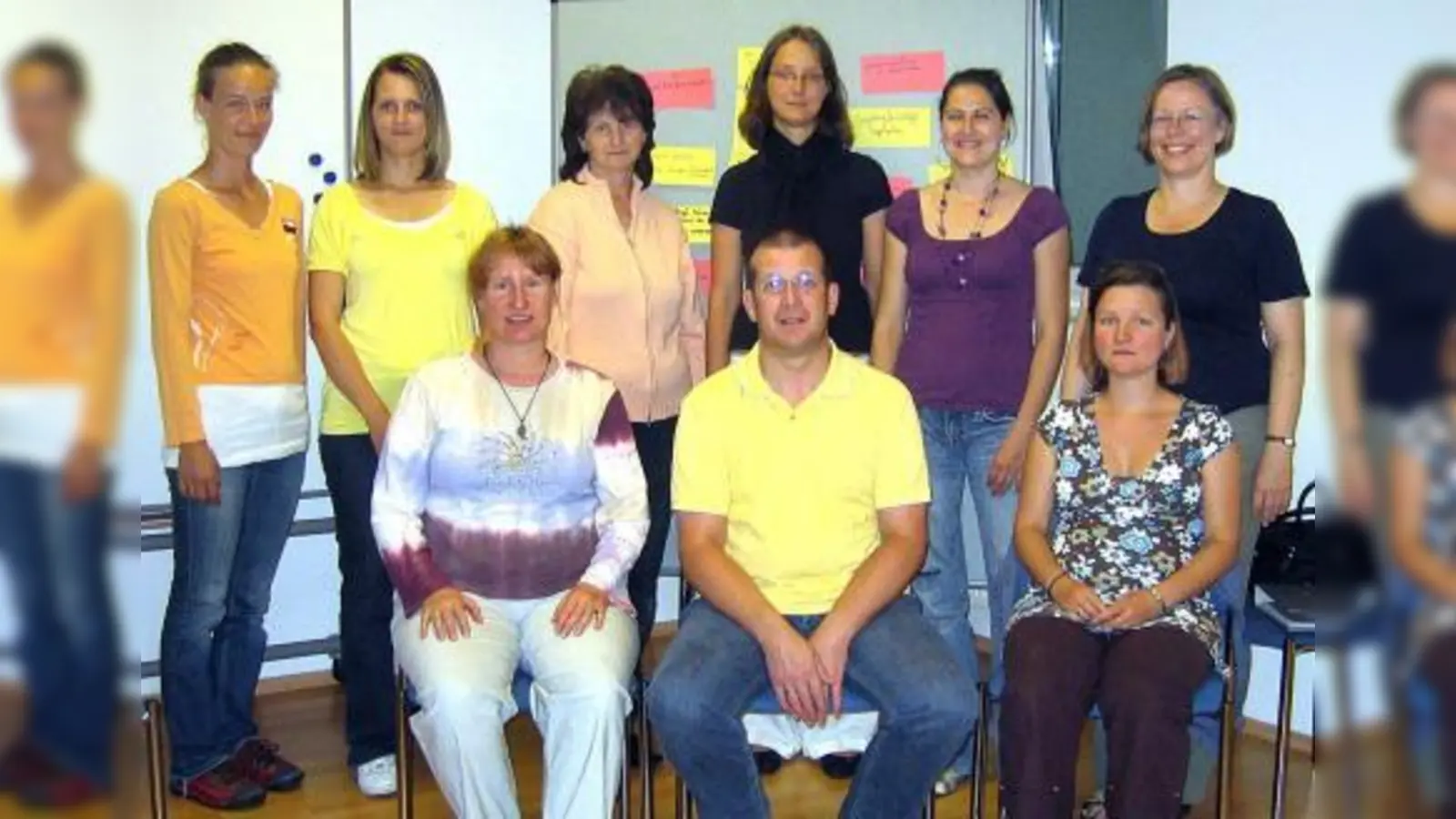 Auch Martina Pfahl (hinten rechts), Leiterin des Tageseltern-Service, freut sich über die neu qualifizierten Tageseltern, denn die Nachfrage ist groß. (Foto: Vera Greif)