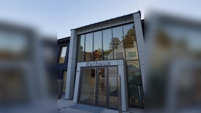 Den Gang zum Rathaus Alling kann man sich in vielen Belangen sparen - etliche Anliegen können online erledigt werden. (Foto: Gemeinde Alling)