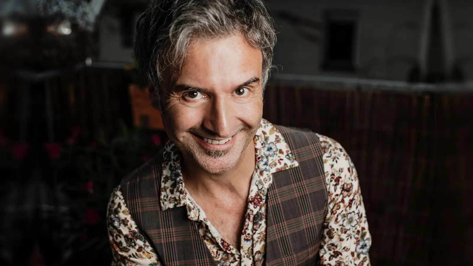 Vom Radiomoderator zum festen bayerischen Kulturgut: Chris Boettcher sorgt stets für gute Laune.  (Foto: D. König)