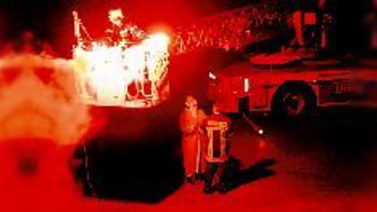 so spektakulär, dass es sich selbst der Nikolaus nicht nehmen lassen wollte, eine Runde in dem neuen Einsatzfahrzeug mitzufahren.	 (Fotos: gf)