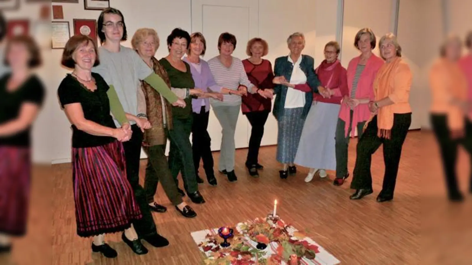 Meditatives Tanzen im Pfarrsaal von Sankt Magdalena in Ottobrunn.	 (Foto: Privat)