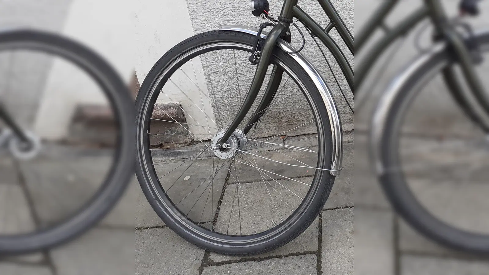 Damit man mit den dünnen Fahrradreifen nicht zu Fall kommt, werden in diesem Winter testweise einige Radwege gesalzen.  (Foto: mha)