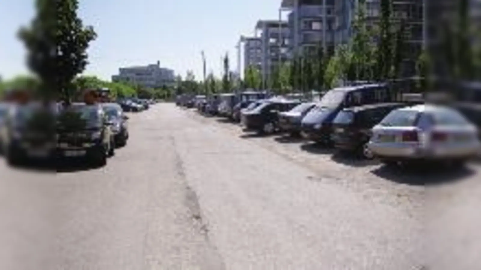 Die Ruhe vor dem Sturm: Sobald Baufahrzeuge unterwegs sind, wird die Gärtnerstraße zur Chaos-Strecke. Geparkt wird sowieso in zweiter Reihe.  (Foto: ras)