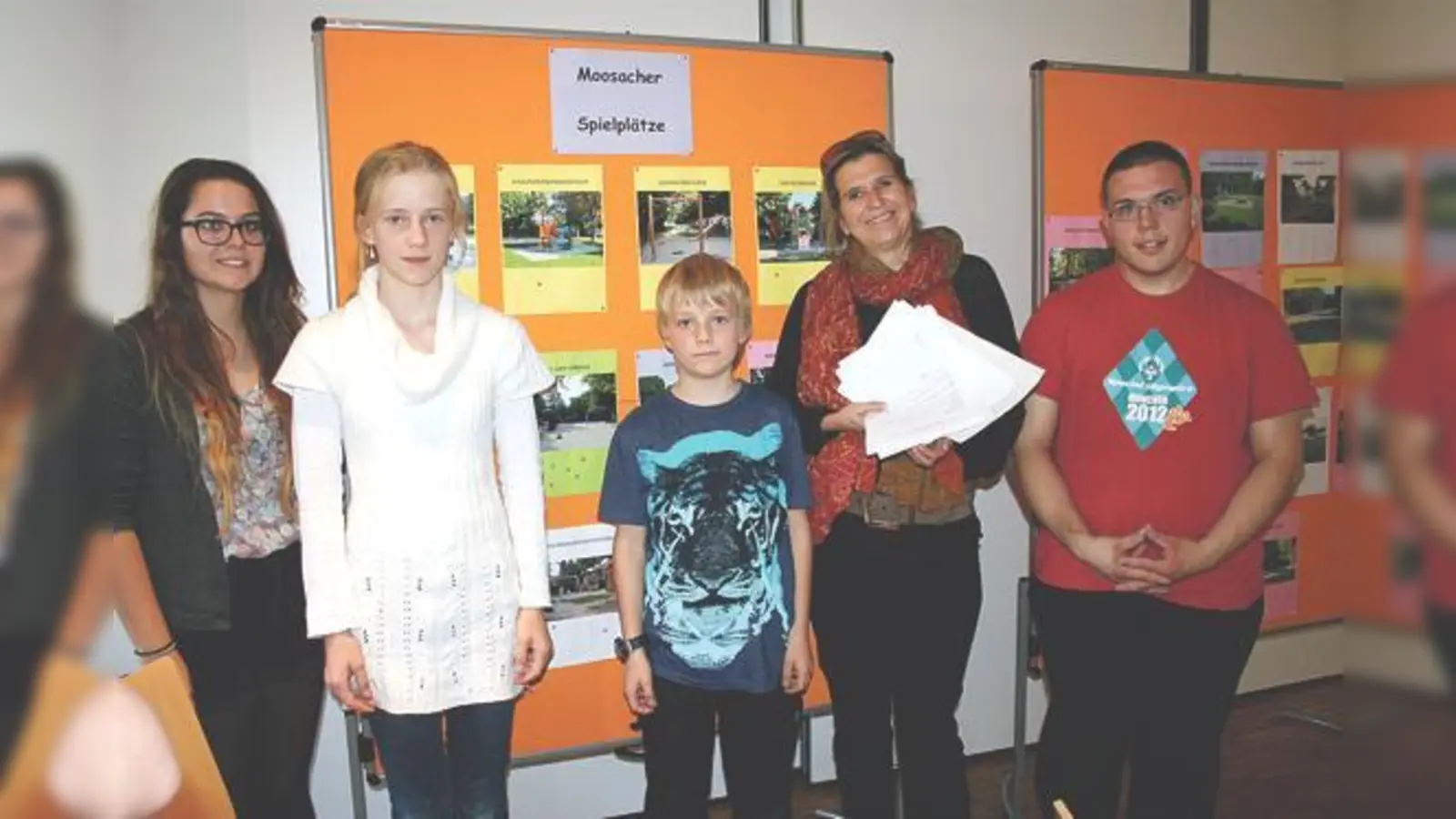 Auch die Spielplätze waren Thema bei der Moosacher Einwohnerversammlung für Kinder und Jugendliche, die Julia Schönfeld-Knor (2. v. r.) vom Bezirksausschuss leitete.	 (Fotos: ws)