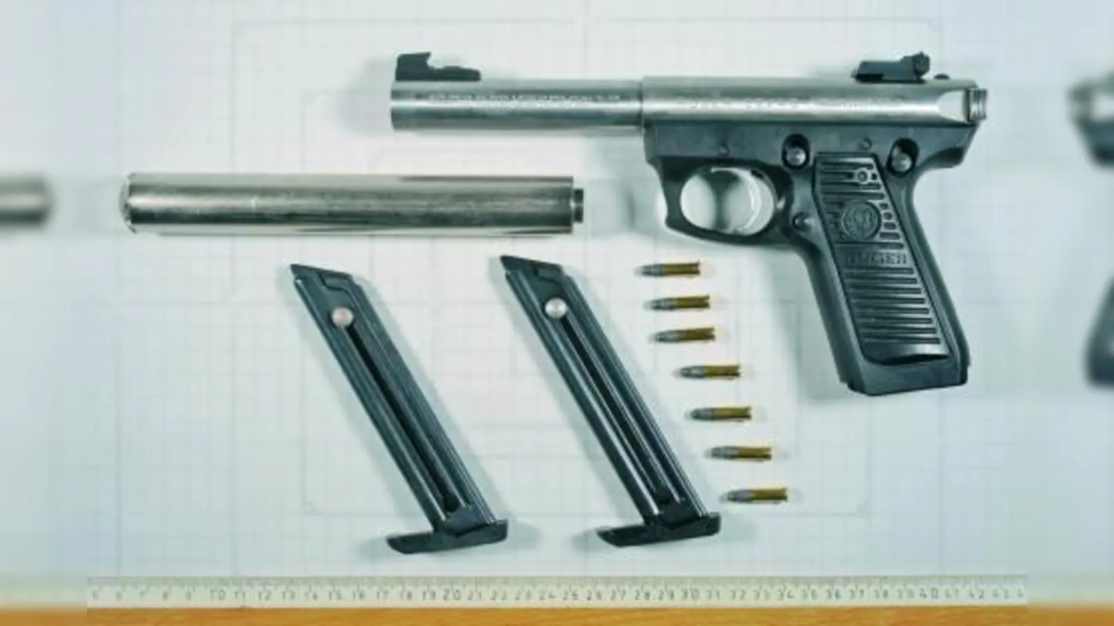 Mit dieser Sportpistole Ruger, Kaliber 22, wurde Manager Dirk Poschinger-von Camphausen erschossen. (Foto: Polizei)