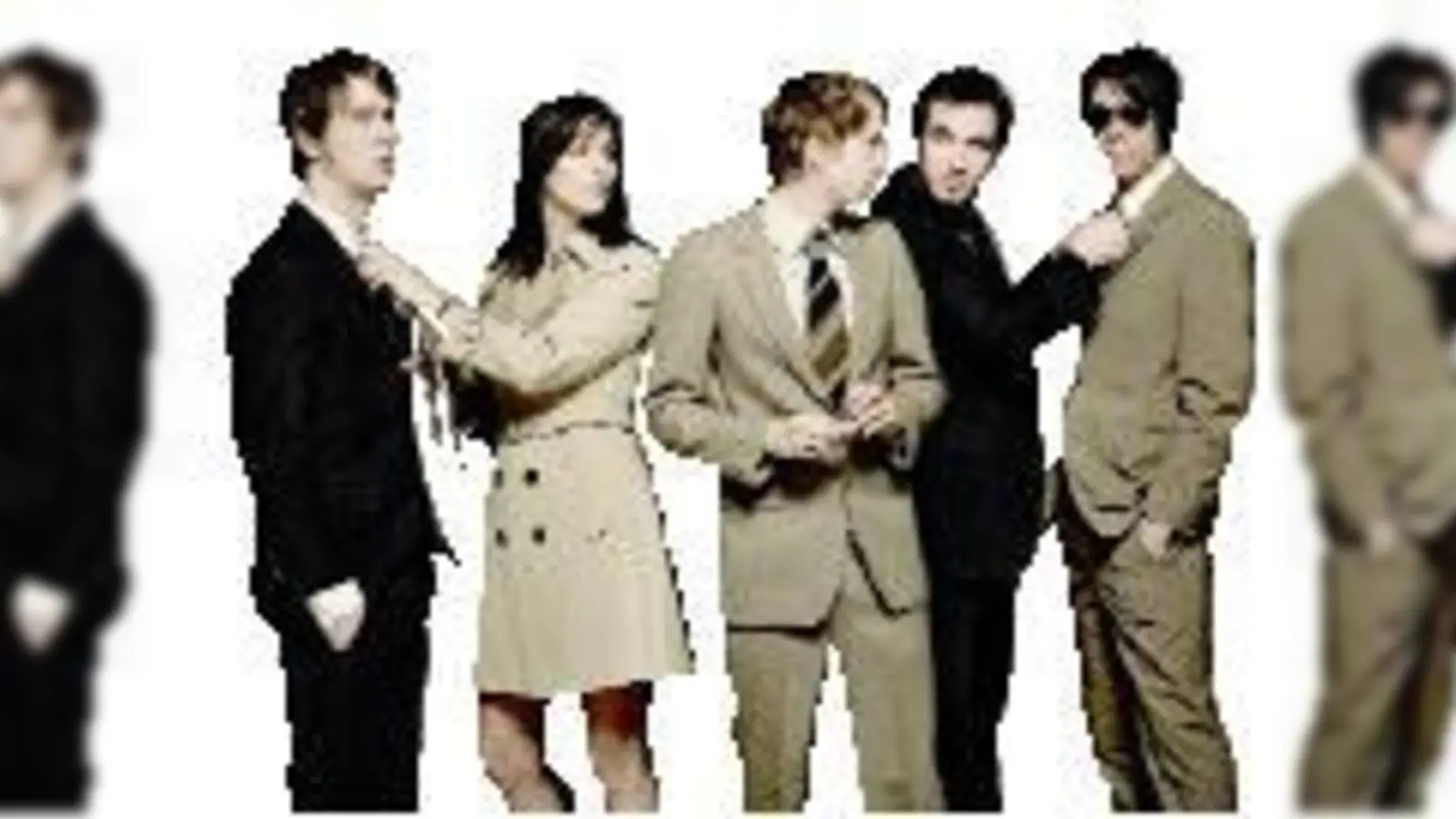 Juli surfen auf der perfekten Welle zum Oben-Ohne-Open-Air.	 (Foto: VA)