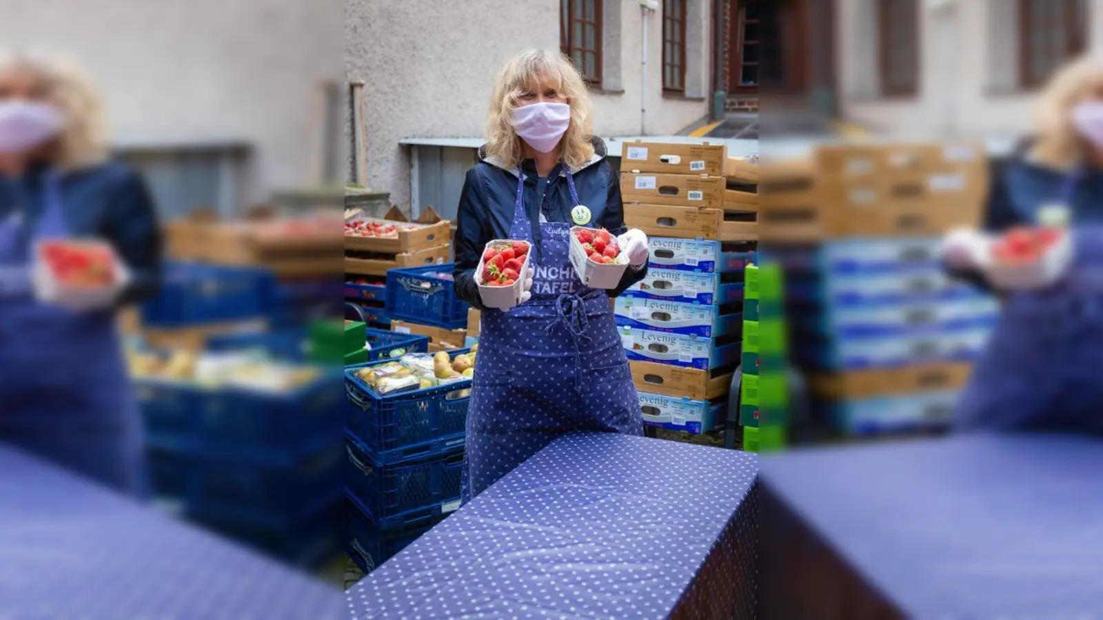 Eine ehrenamtliche Helferin der Münchner Tafel bei der Ausgabe im Westend. (Foto: Steffen Horak)